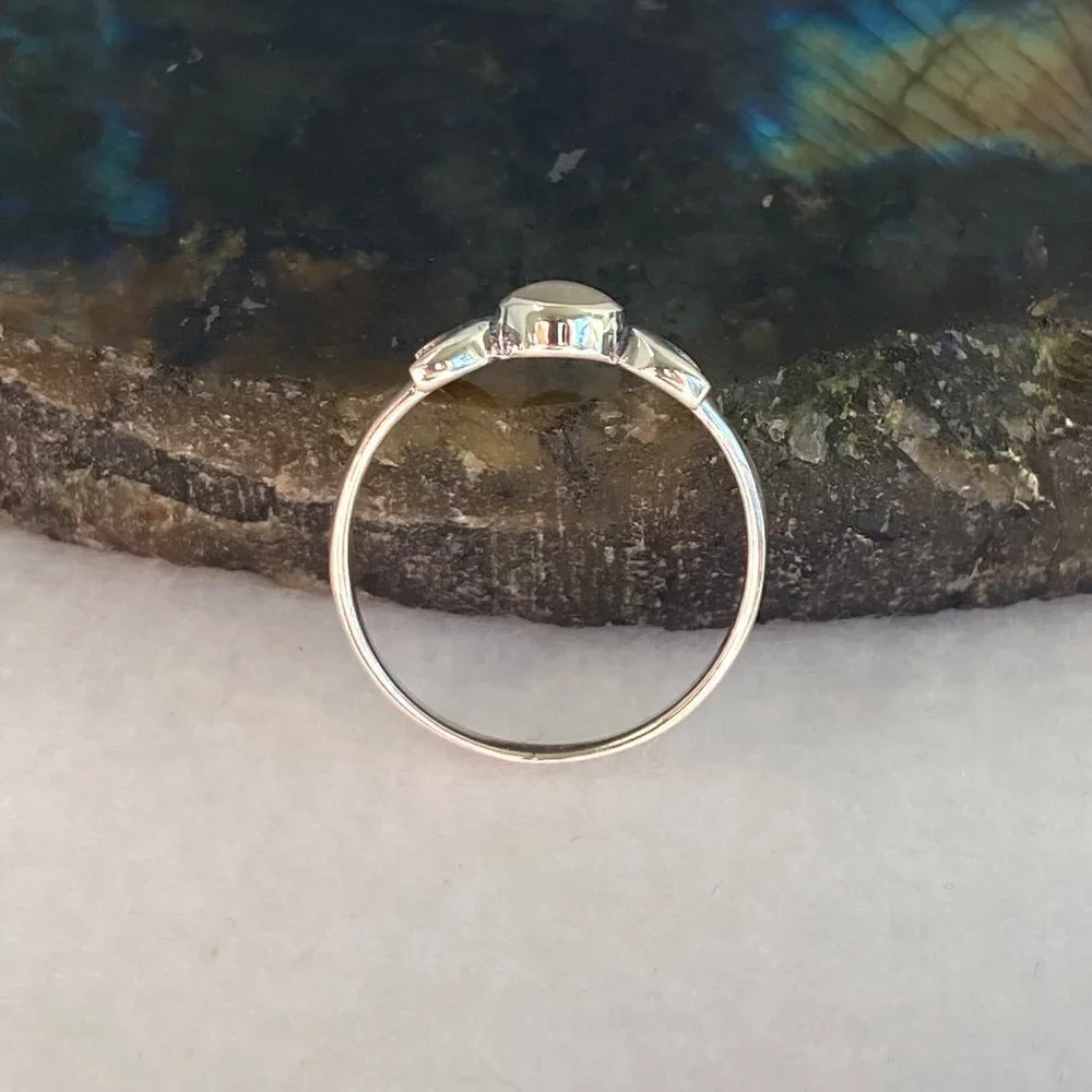 Sterling Silver 925 Dainty Minimalist Moonstone Crescent Moon Band Ring Sz 5.5